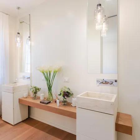 アパート Sabrina, Modern 3 Bedrooms With Elevator ルッカ