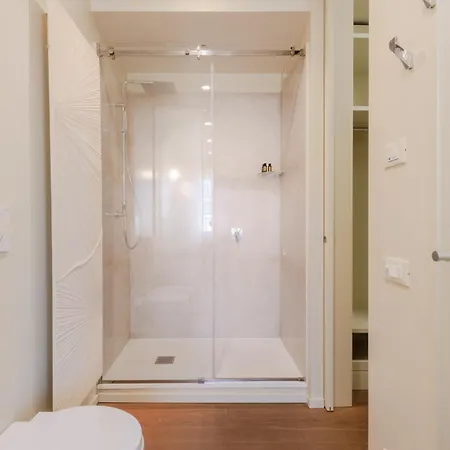 Sabrina, Modern 3 Bedrooms With Elevator ルッカ