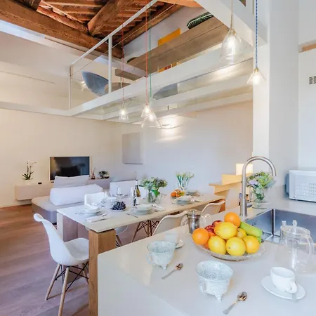 アパート Sabrina, Modern 3 Bedrooms With Elevator ルッカ
